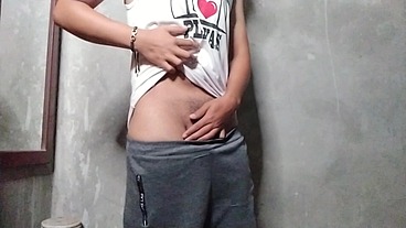 Me despierto caliente y me masturbo en él cuarto
