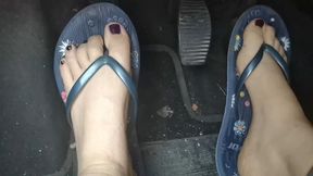 Sweaty feet in really tasty flip flops pedal pumping on the pedals of the car 720HD