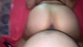 Jovencita de 18 a�os recibe creampie pasional