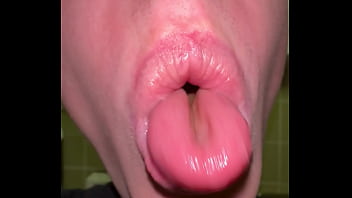 Dommylips makes taco tongue in public restroom