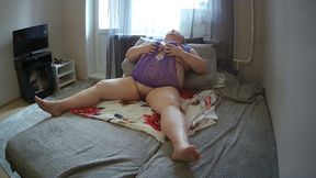 Mother-in-law plays with a big pussy with her comb