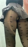 Pantyhose Pee Desperation: Wettingmypants' Exotic Squirt Show