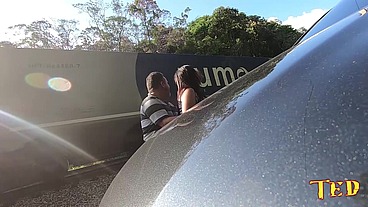 Diretor Fabio Silva é flagrado fodendo atriz durante a passagem do trem - Gabriela Ramos - Binho Ted