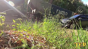 Diretor Fabio Silva é flagrado fodendo atriz durante a passagem do trem - Gabriela Ramos - Binho Ted