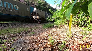 Diretor Fabio Silva é flagrado fodendo atriz durante a passagem do trem - Gabriela Ramos - Binho Ted