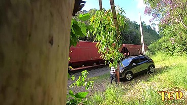 Diretor Fabio Silva é flagrado fodendo atriz durante a passagem do trem - Gabriela Ramos - Binho Ted