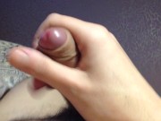 Kerl wichst und Cums viel Sperma. Hausgemachte Pornos.