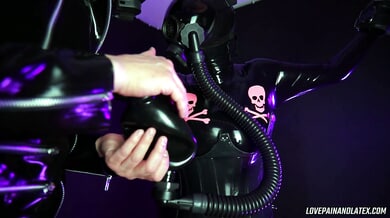 Behind-the-scenes casting session dives into latex and sensory play