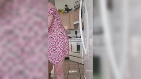 Curvy MILF enjoys BWC toy in cozy kitchen