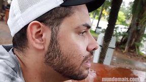 Eles vivem nas boleias de caminh&atilde_o e quando tem tempo fazem uma putaria nos mot&eacute_is de beira de estrada.