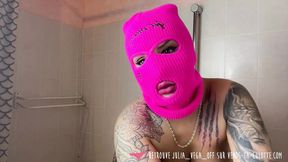 Vends-ta-culotte - Stunning luscious brunette masturbates her pussy in the shower