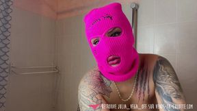 Vends-ta-culotte - Stunning luscious brunette masturbates her pussy in the shower