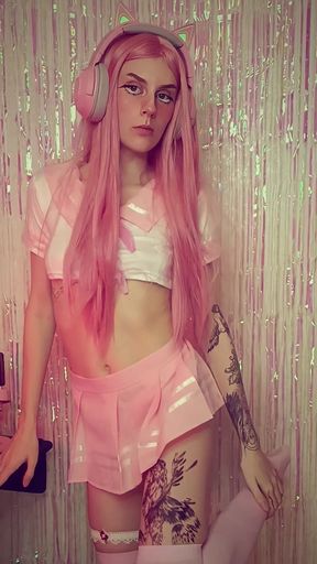 White amateur girl shows off her body on free OnlyFans account