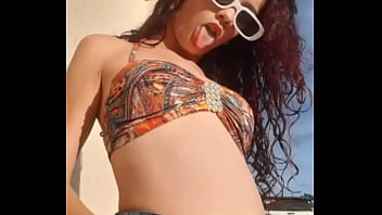 Novinha gostosa gozando