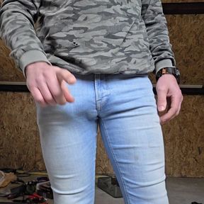 Job bulge in skinny jeans