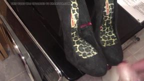Cuming on black sexy heel tally
