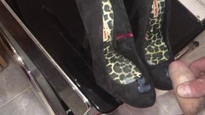 Cuming on black sexy heel tally