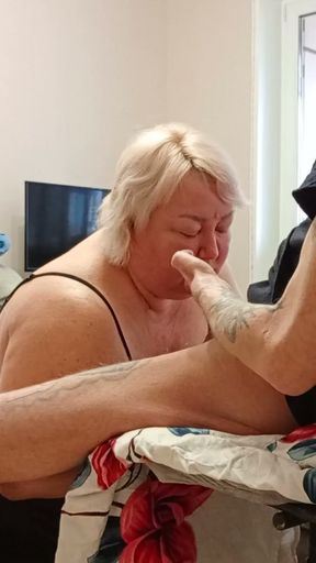 after a blowjob, I fill my friend's mouth with cum and she eats it   Clip 3