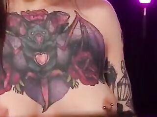 Self-servitude, Orgasm and Squirt with Mamie Donuts - 4K