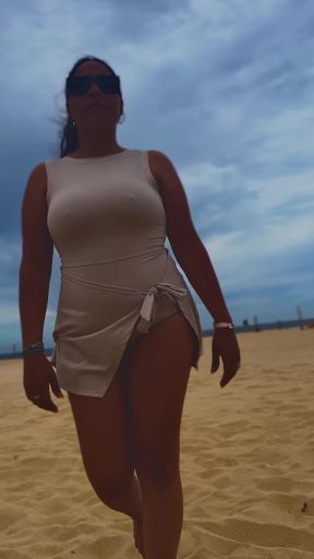 Big-ass amateur MILF flaunts her cute hotwife persona