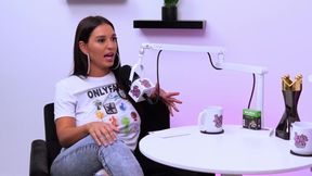 Eviee Red Gushes Wild Truths In SFW Podcast Stud 18-25 Amateur Big Tits