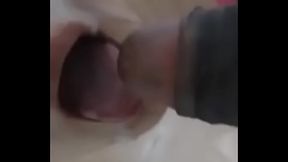 Buceta lisinha, mas ela prefere sentir no cu e provar a porra quentinha do macho no fundo da garganta