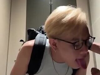 Ducal cho trai lạ bú cu