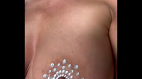 Est ce que vous aimez mes bijoux de poitrine ?