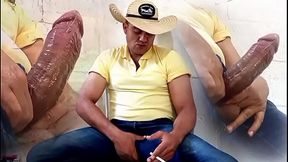 YURI GA&Uacute_CHO - AGROBOY SUPER DOTADO ESGUICHANDO PORRA DA PICA GROSSA - URSO BRASILEIRO GOZANDO FORTE