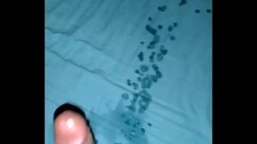 Jogando leite na cama