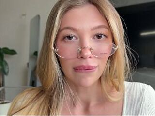 Nasty Sexologist Uses a Particular Method in her Practice