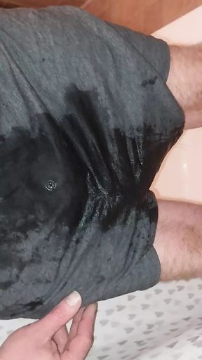Pee in my pants my bladders full and leaking pee
