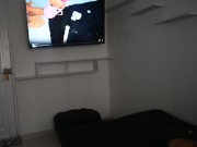 Me masturbo mientras miro mi pagina porno