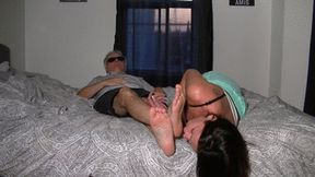 Caroline loves male feet (mp4)