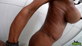 entrou no meu chuveiro tem que levar rola no rabo - manuela pimenta - binho ted