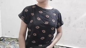 Desi aunty ko saman dene ke bahane jabar dasti pela