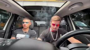 Peguei uma carona com um amigo e ele acabou me comendo no carro e gozando na minha cara.