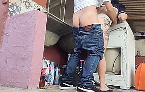 Dona de casa recebe tecnico enquanto marido esta fora