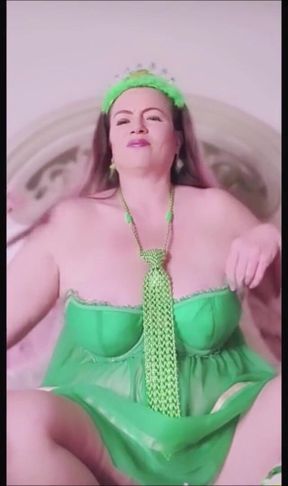 A little St. Patrick's day dildo fucking and JOI