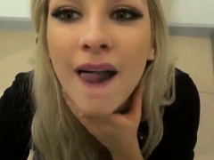 Teeny-Winnie18 - Quickie Blowjob mit Cousin beim CundA Laden