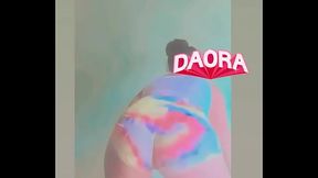 Novinha dan&ccedil_ando com short curto - part 2