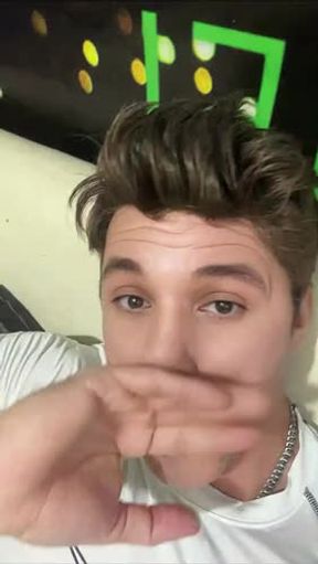 Ayúdame a despertarla papi