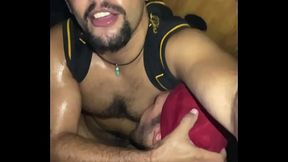 ESSE CUZINHO GOSTOSO SENDO APRECIADO DENTRO DAS CABINES SEXUAIS.