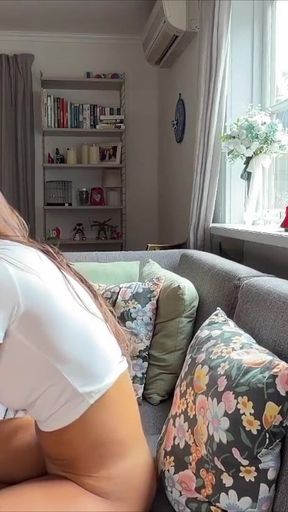 Amazing MILF Gets Fucked Hard and Gets a Huge Creampie See It Dripping Out From Her Pussy.