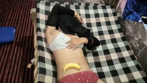 Nisha bhabhi apni chut me kela dalkar apna orgasam nikalti hui full 4k video