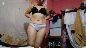 brunette dancing her big big ass that she has