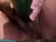 Encuentro un vídeo de mi novio follando con una señora madura y me terminó masturbando