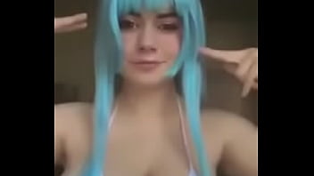 La caliente punk macarroni mueve sus tetas