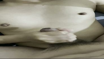 POV asian couple handjob cumshot ชักให้แฟนแตกบนตัวน้ําอย่างเยอะ