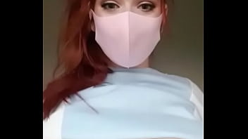 Ruiva Peituda Mostrando os peit&atilde_o